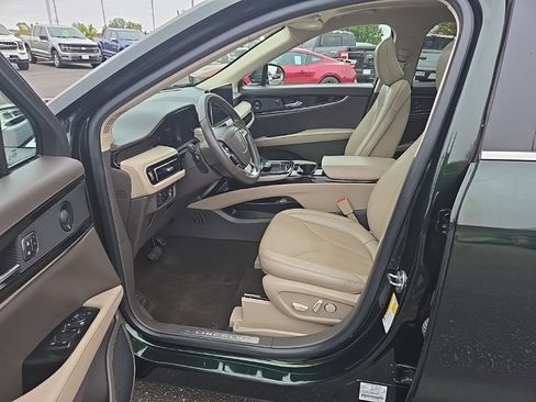 Used 2021 Lincoln Nautilus Reserve image 11