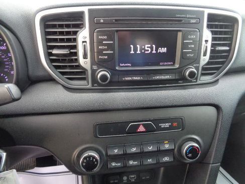 Used 2017 Kia Sportage LX image 32