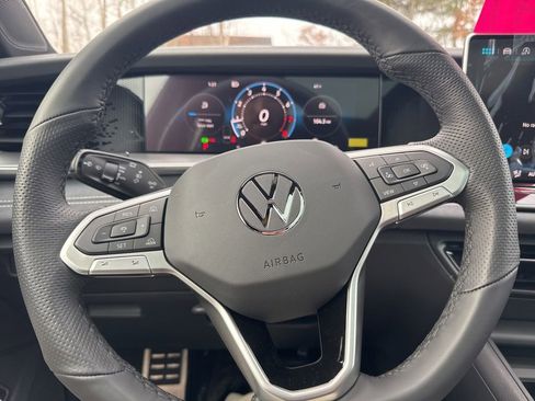 New 2025 Volkswagen Tiguan SE R-Line image 20