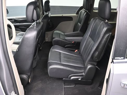 Used 2013 Chrysler Town & Country Touring-L w/ Driver Convenience Group FWD image 26