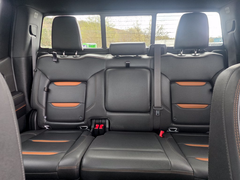 Used 2022 GMC Sierra 1500 AT4 w/ AT4 Preferred Package AWD/4WD image 8