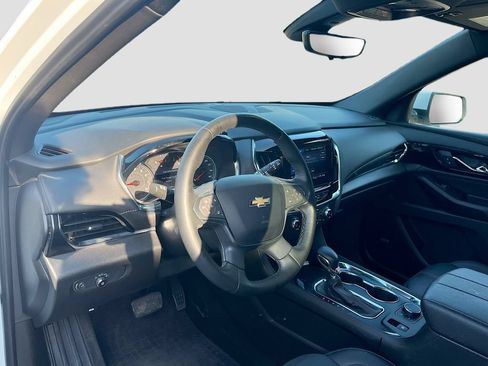 Used 2023 Chevrolet Traverse RS w/ LPO, Cargo Package FWD image 9