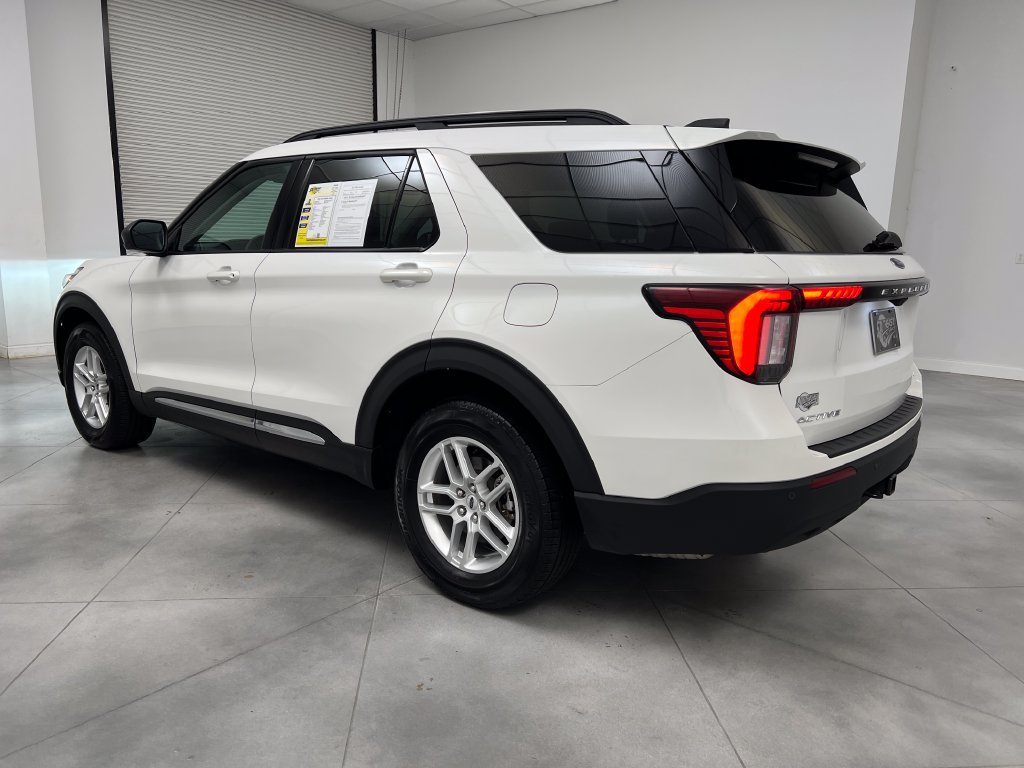 Used 2025 Ford Explorer Active AWD/4WD image 6