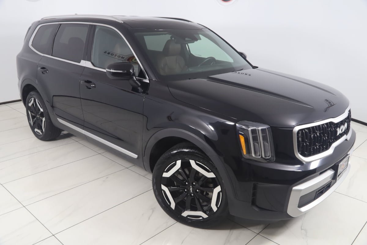 Used 2024 Kia Telluride EX w/ EX Captain's Chair Package FWD image 19