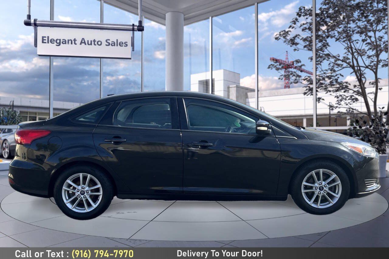 Used 2015 Ford Focus SE w/ SE Cold Weather Package FWD image 4