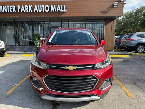 Used 2018 Chevrolet Trax LT w/ LT Convenience Package FWD image 2
