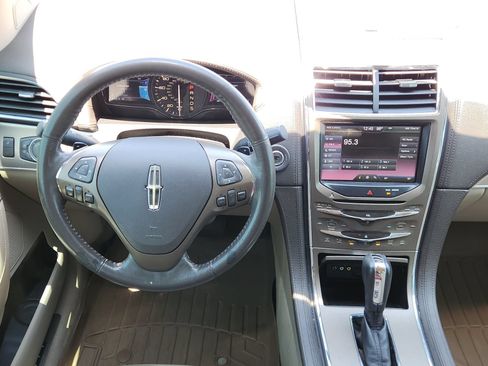 Used 2013 Lincoln MKX AWD image 30