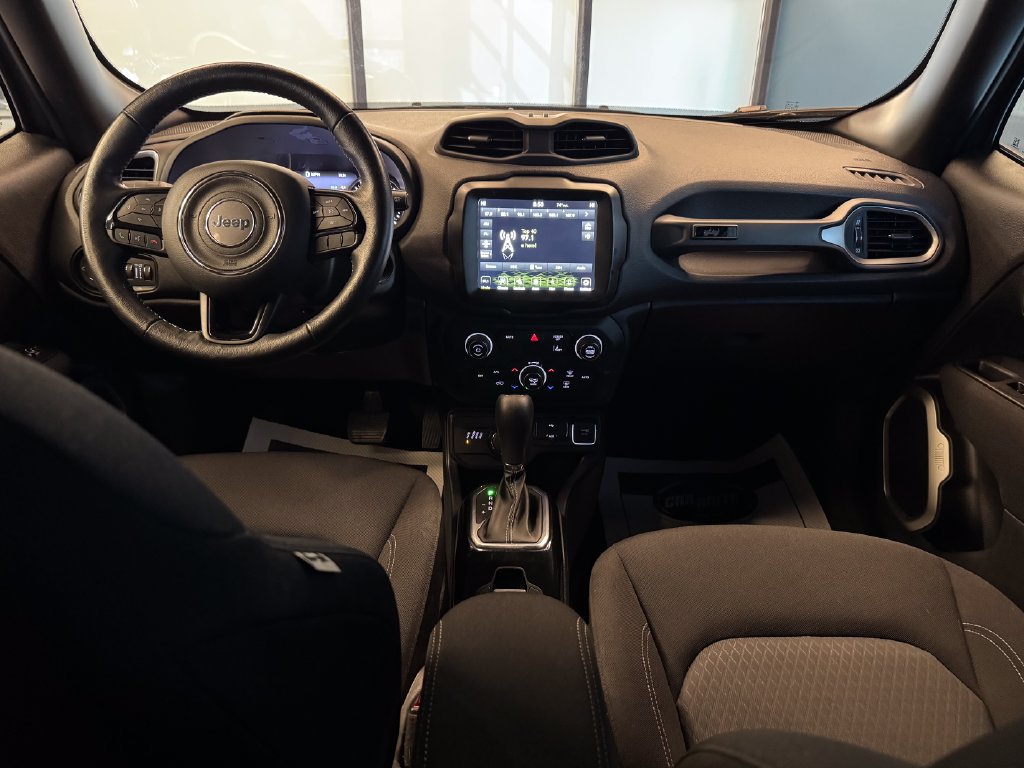 Used 2021 Jeep Renegade Latitude AWD/4WD image 9
