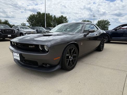 Used 2016 Dodge Challenger R/T Scat Pack w/ Leather Interior Group RWD image 2