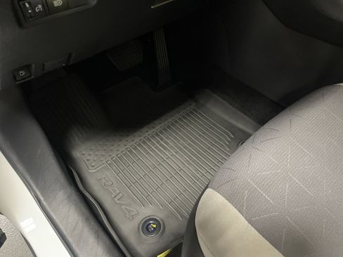 Used 2025 Toyota RAV4 XLE image 17