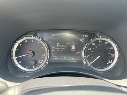 Used 2025 Toyota Highlander LE FWD image 21