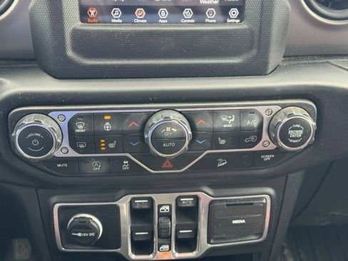 Used 2018 Jeep Wrangler Unlimited Sport S image 18