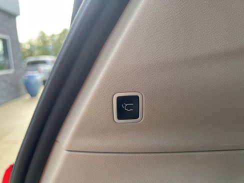 Certified 2023 Chrysler Pacifica Touring-L image 12