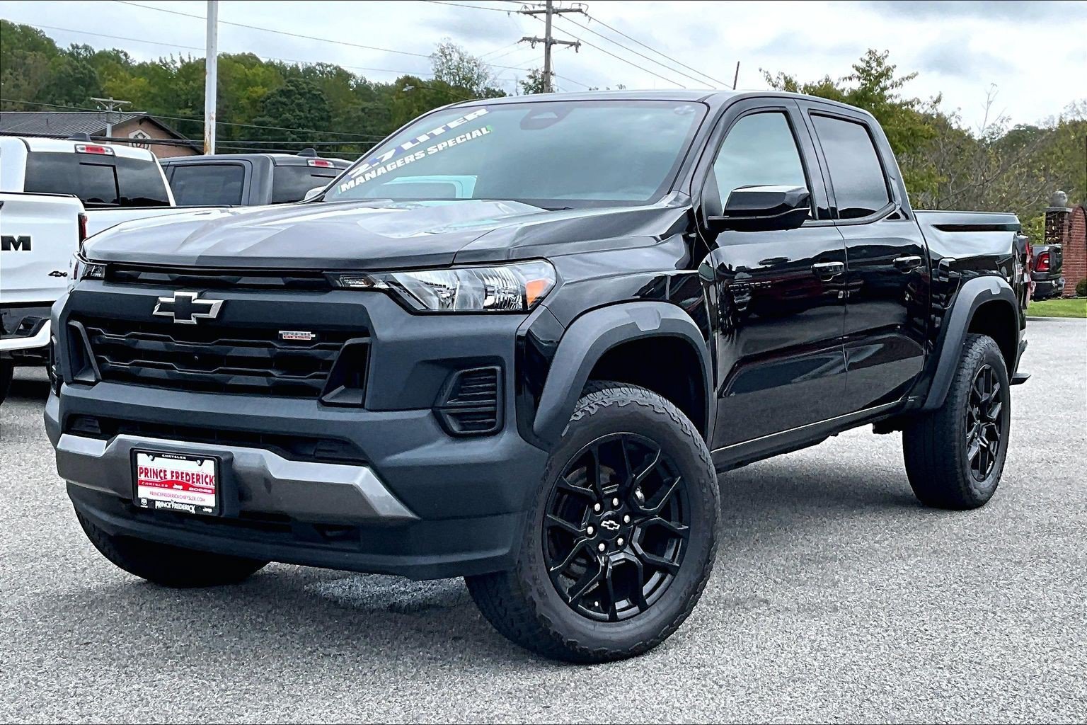 Used 2024 Chevrolet Colorado Trail Boss w/ LPO, Dark Essentials Package AWD/4WD image 3