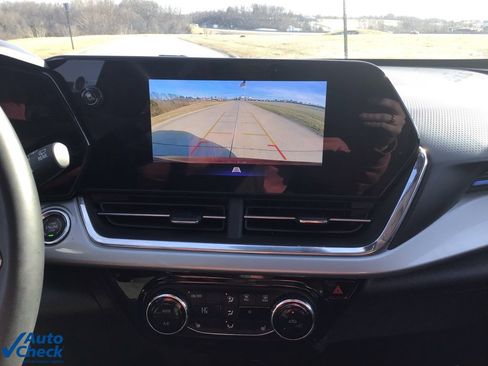 Used 2025 Chevrolet Trax LT w/ LT Convenience Package image 31