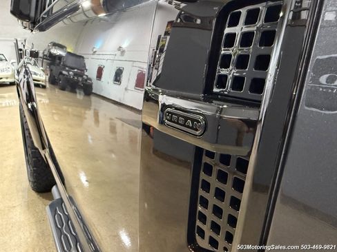 Used 2024 Land Rover Defender 90 V8 image 32