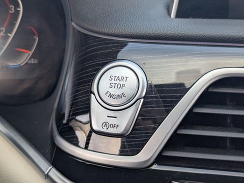 Used 2021 BMW 740i 740i w/ M Sport Package image 33