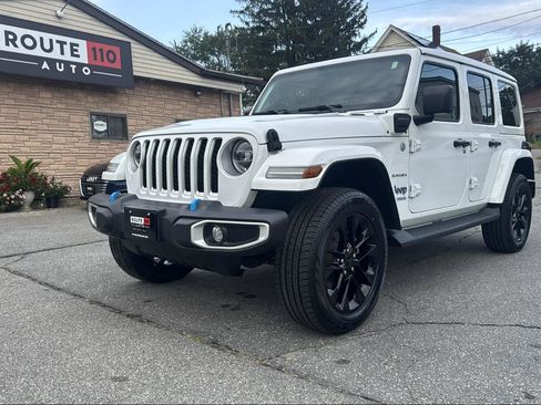 Used 2022 Jeep Wrangler Unlimited Sahara w/ Cold Weather Group AWD/4WD image 1