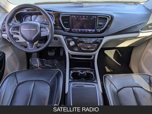 Used 2023 Chrysler Pacifica Limited image 13