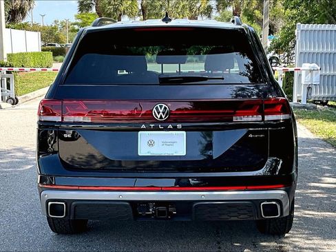 New 2026 Volkswagen Atlas Peak Edition AWD/4WD image 6