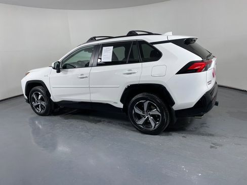 Certified 2021 Toyota RAV4 SE image 4