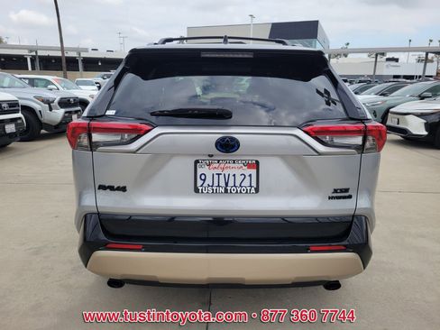 Used 2023 Toyota RAV4 XSE AWD/4WD image 5