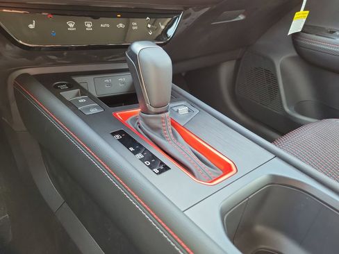 New 2026 Nissan Kicks SR w/ SR Premium Package FWD image 12