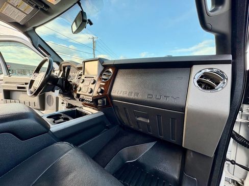 Used 2015 Ford F350 Lariat image 29