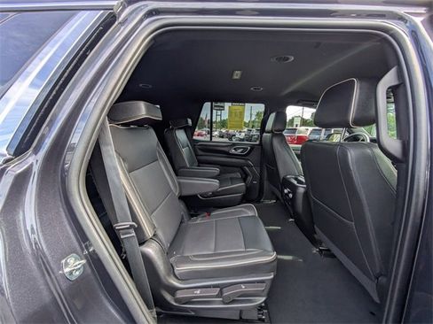 Used 2023 GMC Yukon SLT image 36