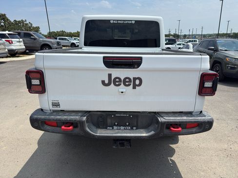 Used 2025 Jeep Gladiator Rubicon AWD/4WD image 6