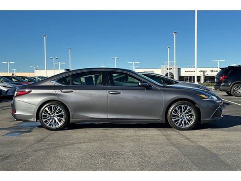 Used 2019 Lexus ES 350 image 3