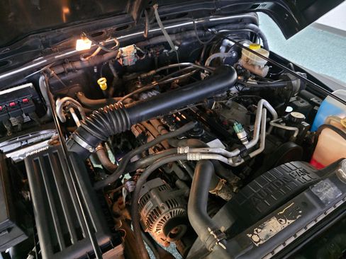 Used 2005 Jeep Wrangler Sport w/ 30" Tire & Wheel Group image 31