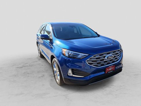 Used 2024 Ford Edge Titanium image 2