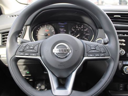 Used 2018 Nissan Rogue Sport SV image 27