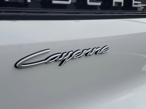 Used 2024 Porsche Cayenne E-Hybrid image 5