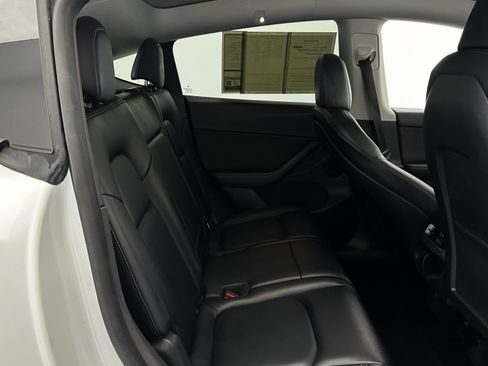 Used 2022 Tesla Model Y Long Range image 28