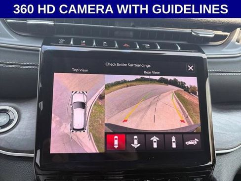 Certified 2023 Jeep Grand Cherokee Limited w/ Luxury Tech Group II AWD/4WD image 3