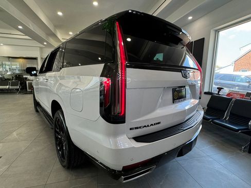 Used 2023 Cadillac Escalade ESV Premium Luxury AWD/4WD image 5