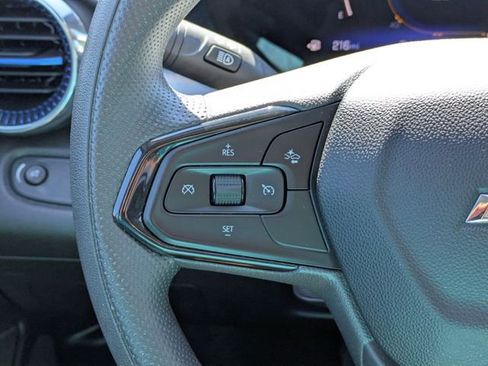 Used 2025 Chevrolet Trax LT FWD image 17