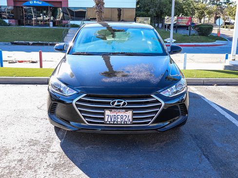 Used 2017 Hyundai Elantra SE image 2