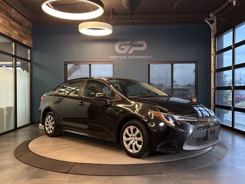 Used 2021 Toyota Corolla LE FWD image 1