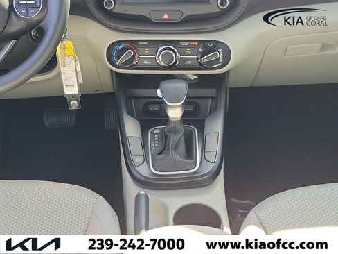 Certified 2025 Kia Soul LX w/ LX Technology Package FWD image 18