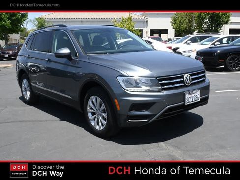Used 2018 Volkswagen Tiguan SE w/ Panoramic Sunroof Package FWD image 3