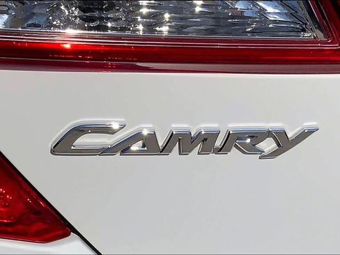 Used 2014 Toyota Camry XLE FWD image 30