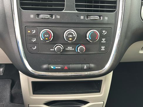 Used 2013 Dodge Grand Caravan SE FWD image 18