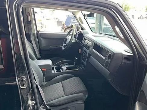 Used 2008 Jeep Commander Sport RWD image 5