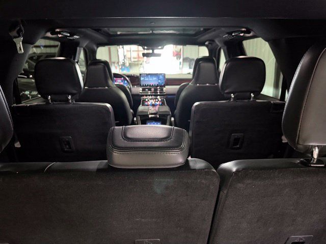 Used 2022 Lincoln Navigator Reserve AWD/4WD image 6