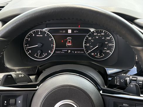 Used 2024 Nissan Pathfinder SL w/ SL Premium Package FWD image 17