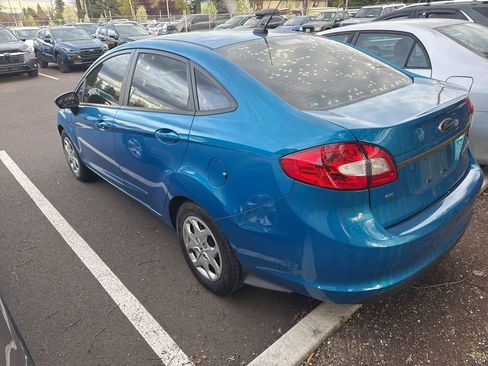 Used 2013 Ford Fiesta SE image 2