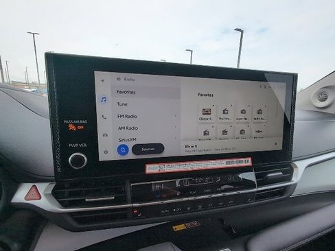 Used 2025 Toyota Sienna XLE image 16